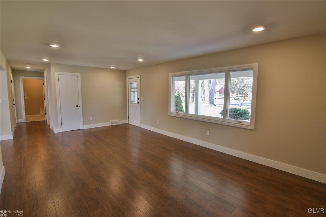 536 East Macada Road Bethlehem, PA 18017 - Photo 5 of 28 Gallery Image 5