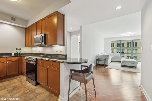 $505,000 | 130 North Garland Court, Unit 1406, Chicago, IL 60602