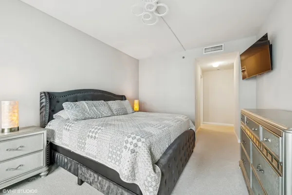 $505,000 | 130 North Garland Court, Unit 1406, Chicago, IL 60602