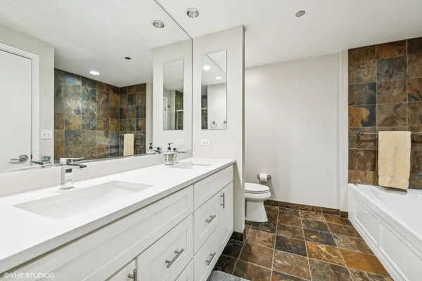 $505,000 | 130 North Garland Court, Unit 1406, Chicago, IL 60602