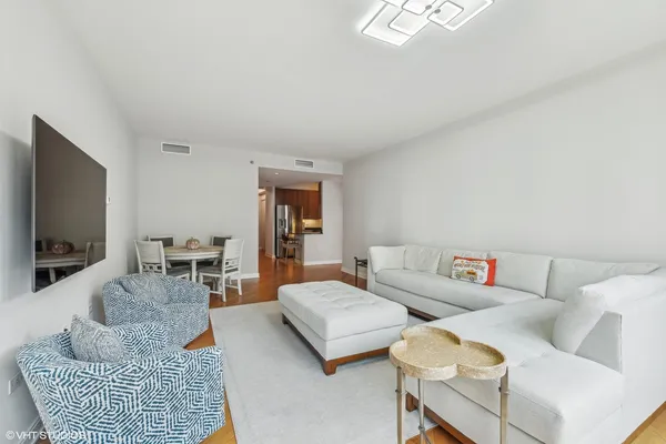 $505,000 | 130 North Garland Court, Unit 1406, Chicago, IL 60602