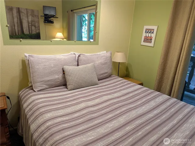 $134,900 | 10433 Mt Baker Highway, Unit 1005A, Glacier, WA 98244