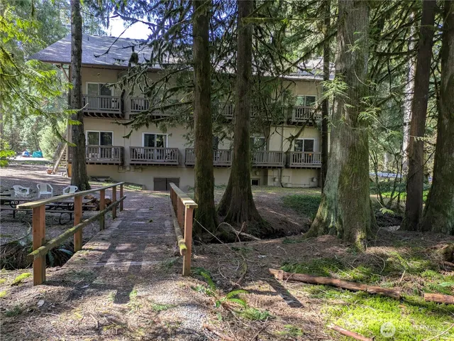 $134,900 | 10433 Mt Baker Highway, Unit 1005A, Glacier, WA 98244