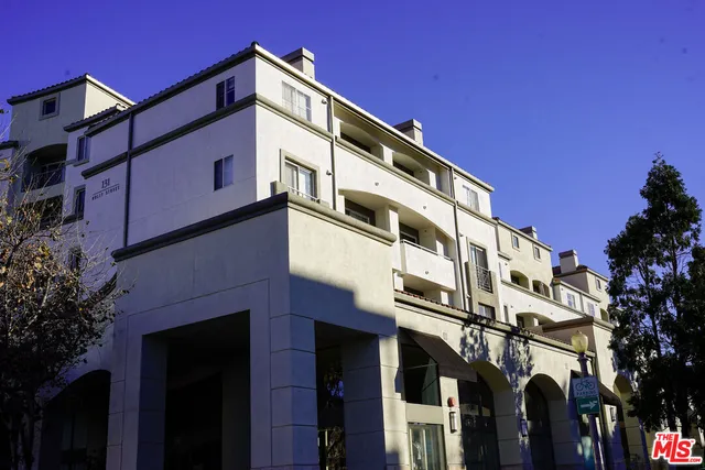 $3,902 | 151 East Holly Street, Unit 3405, Pasadena, CA 91103