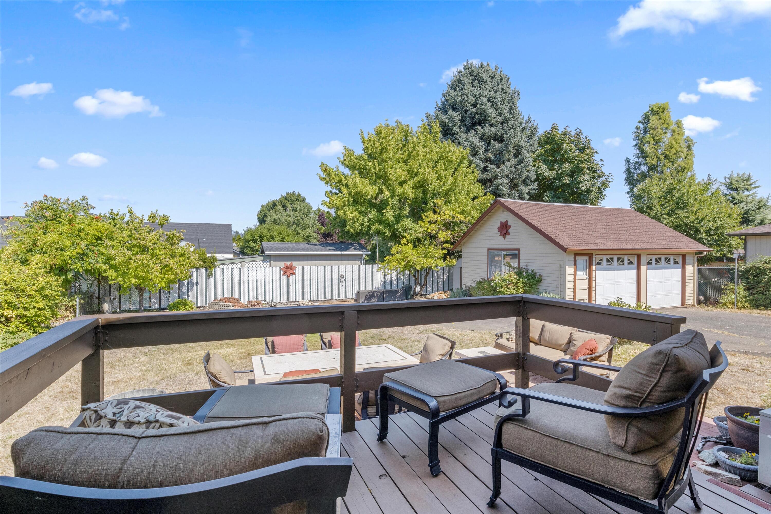 1635 Leonard Road Grants Pass, OR 97527 - Photo 29 of 37 33-IMG_0585