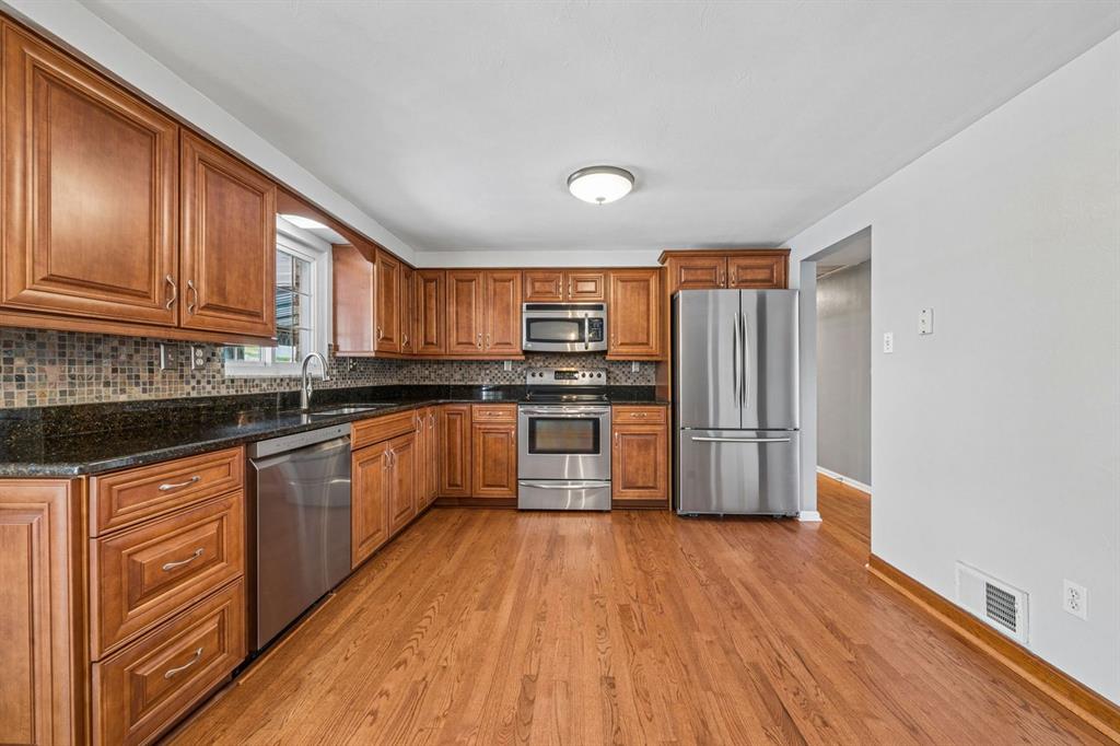 21 Farmcrest Drive Cecil, PA 15321 - Photo 11 of 30