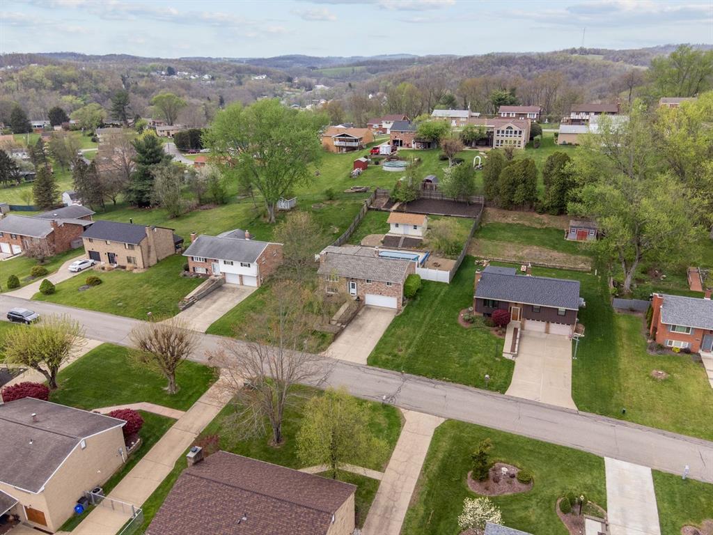 21 Farmcrest Drive Cecil, PA 15321 - Photo 3 of 30