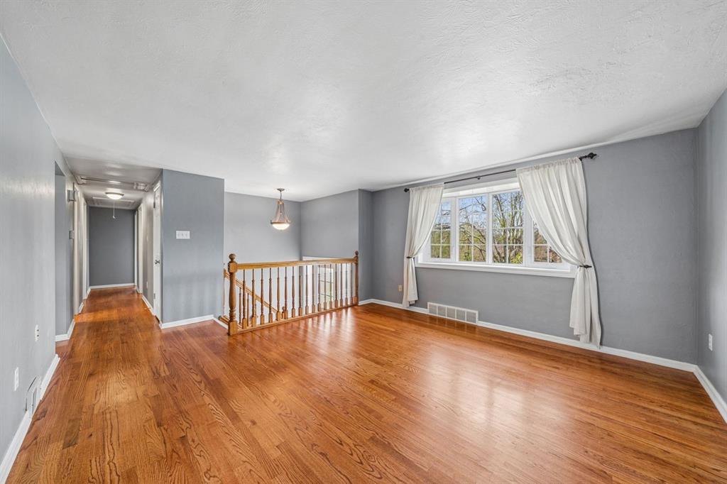 21 Farmcrest Drive Cecil, PA 15321 - Photo 7 of 30