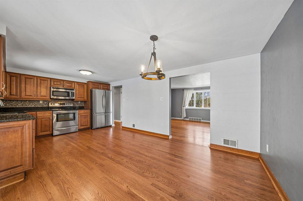 21 Farmcrest Drive Cecil, PA 15321 - Photo 9 of 30