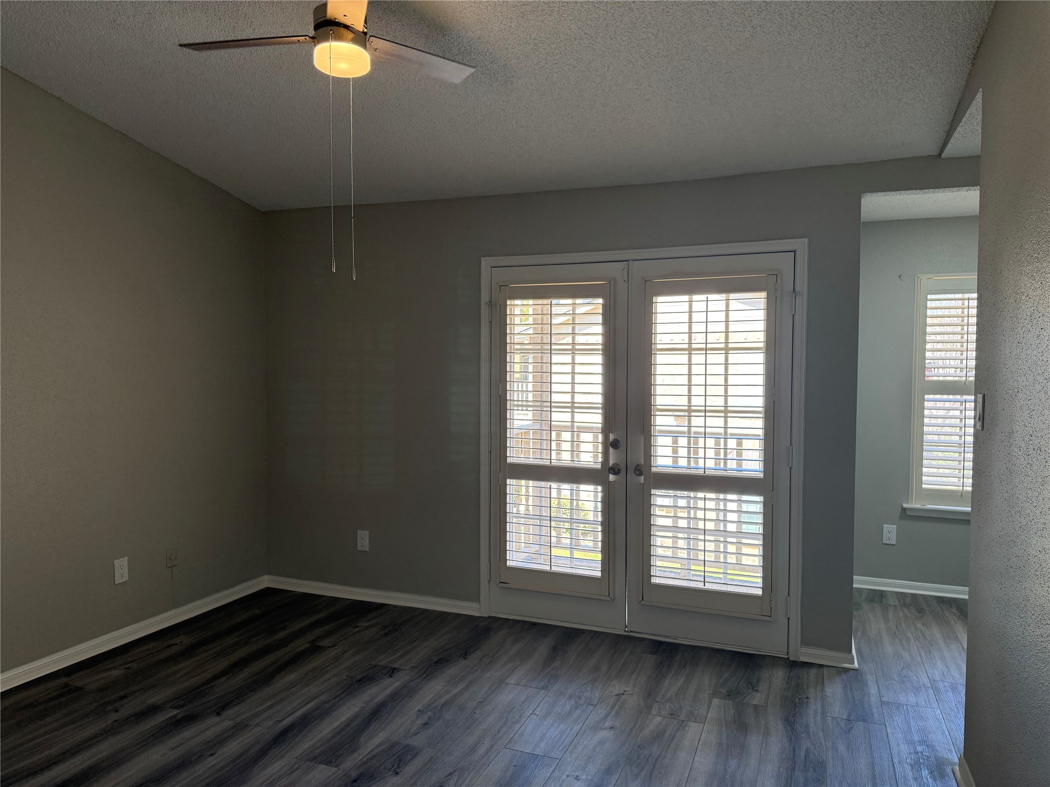 7575 Cambridge Street, Unit 2804 Houston, TX 77054 - Photo 22 of 38 an empty room with wooden floor and windows