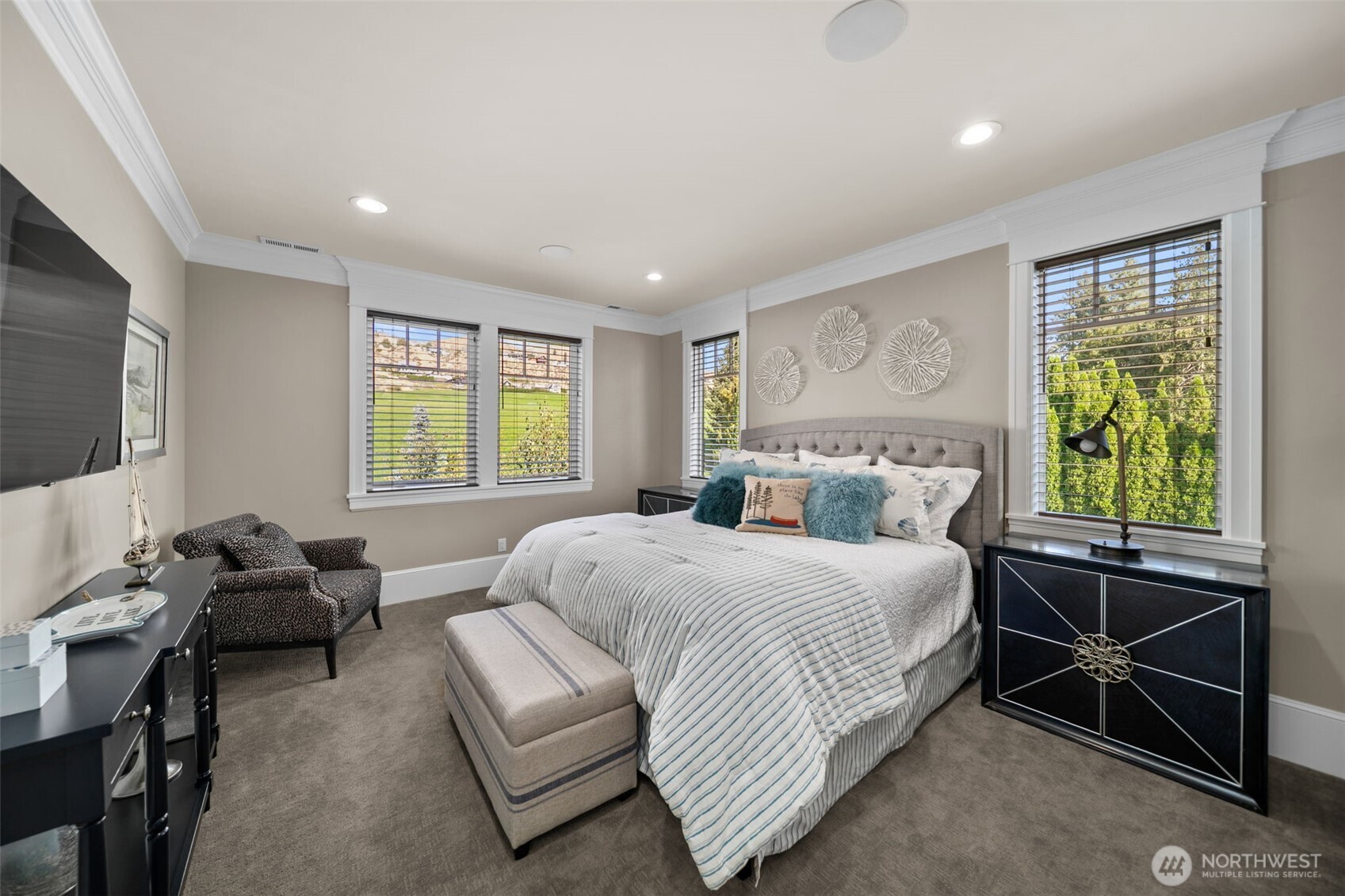 58 Key Bay Lane Chelan, WA 98816 - Photo 31 of 40 a bedroom with a bed and a couch