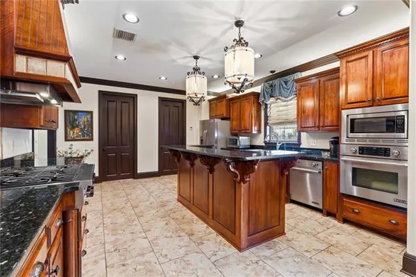 $575,000 | 262 Riverwood Drive, Houma, LA 70360