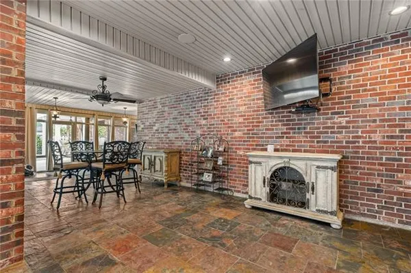 $575,000 | 262 Riverwood Drive, Houma, LA 70360