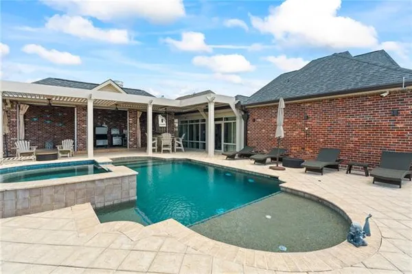$575,000 | 262 Riverwood Drive, Houma, LA 70360