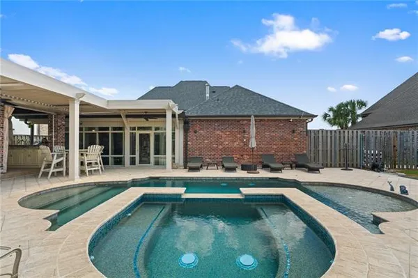 $575,000 | 262 Riverwood Drive, Houma, LA 70360