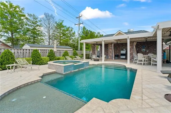 $575,000 | 262 Riverwood Drive, Houma, LA 70360