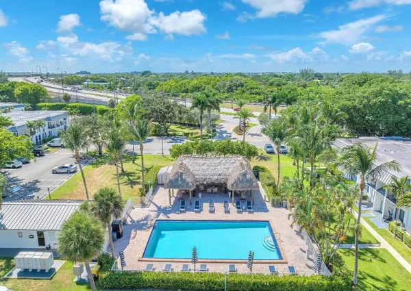 $2,400 | 3100 South Dixie Highway, Boca Raton, FL 33432