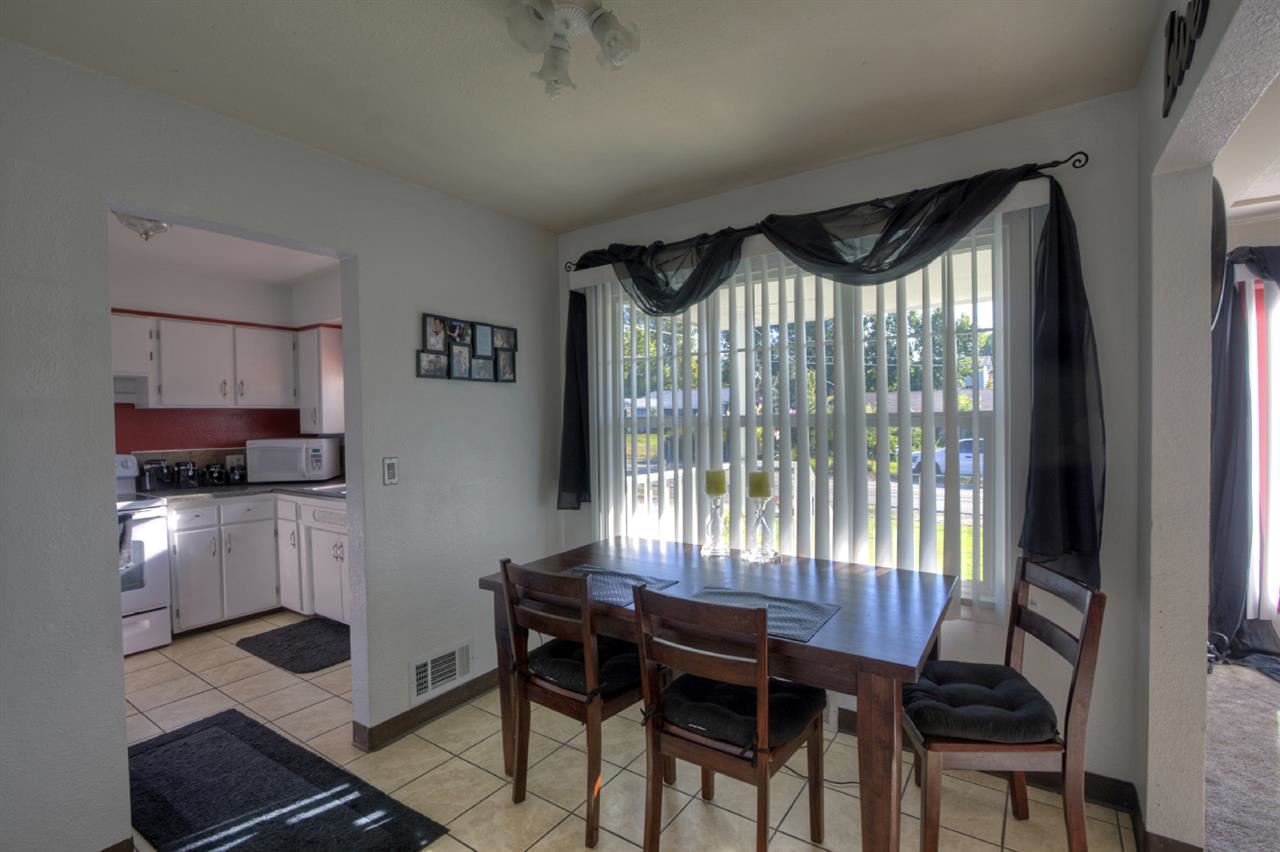 1423 North Vista Road Spokane Valley, WA 99212 - Photo 3 of 14