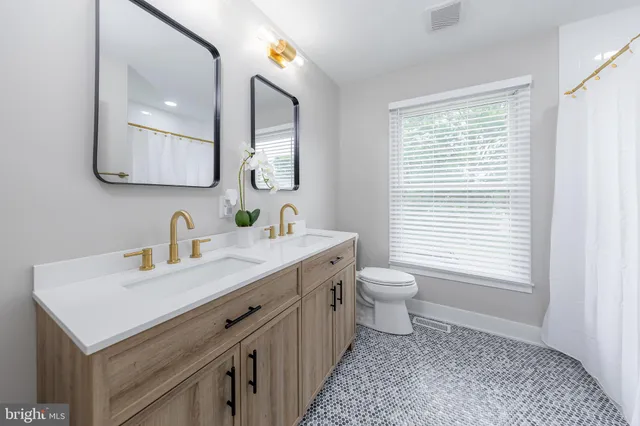 $449,900 | 128 Robins Run West, Swedesboro, NJ 08085