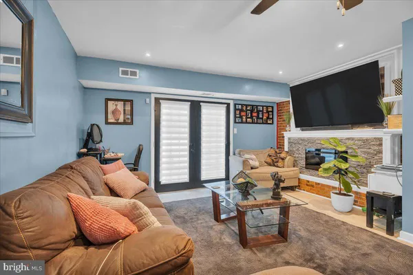 $220,000 | 40 Via Cascata Drive, Clementon, NJ 08021