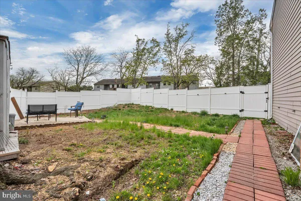 $220,000 | 40 Via Cascata Drive, Clementon, NJ 08021