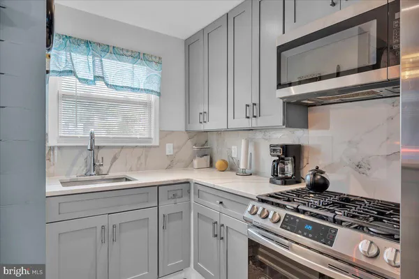$220,000 | 40 Via Cascata Drive, Clementon, NJ 08021