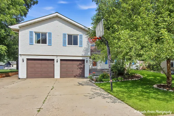 $379,900 | 1218 Bunker Street, Woodstock, IL 60098