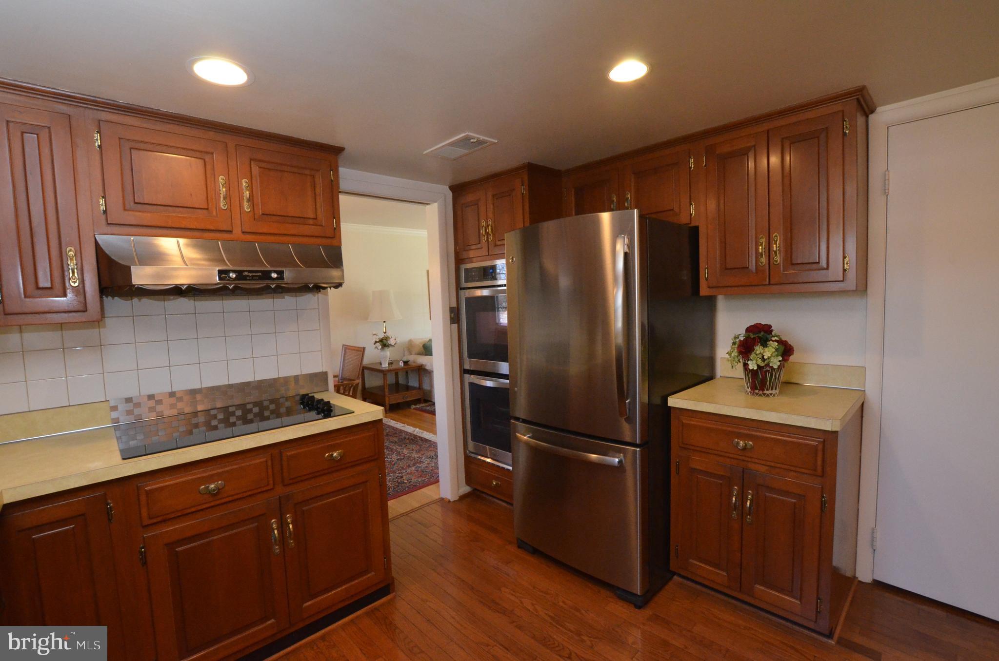 307 Hannes Street Silver Spring, MD 20901 - Photo 2 of 37