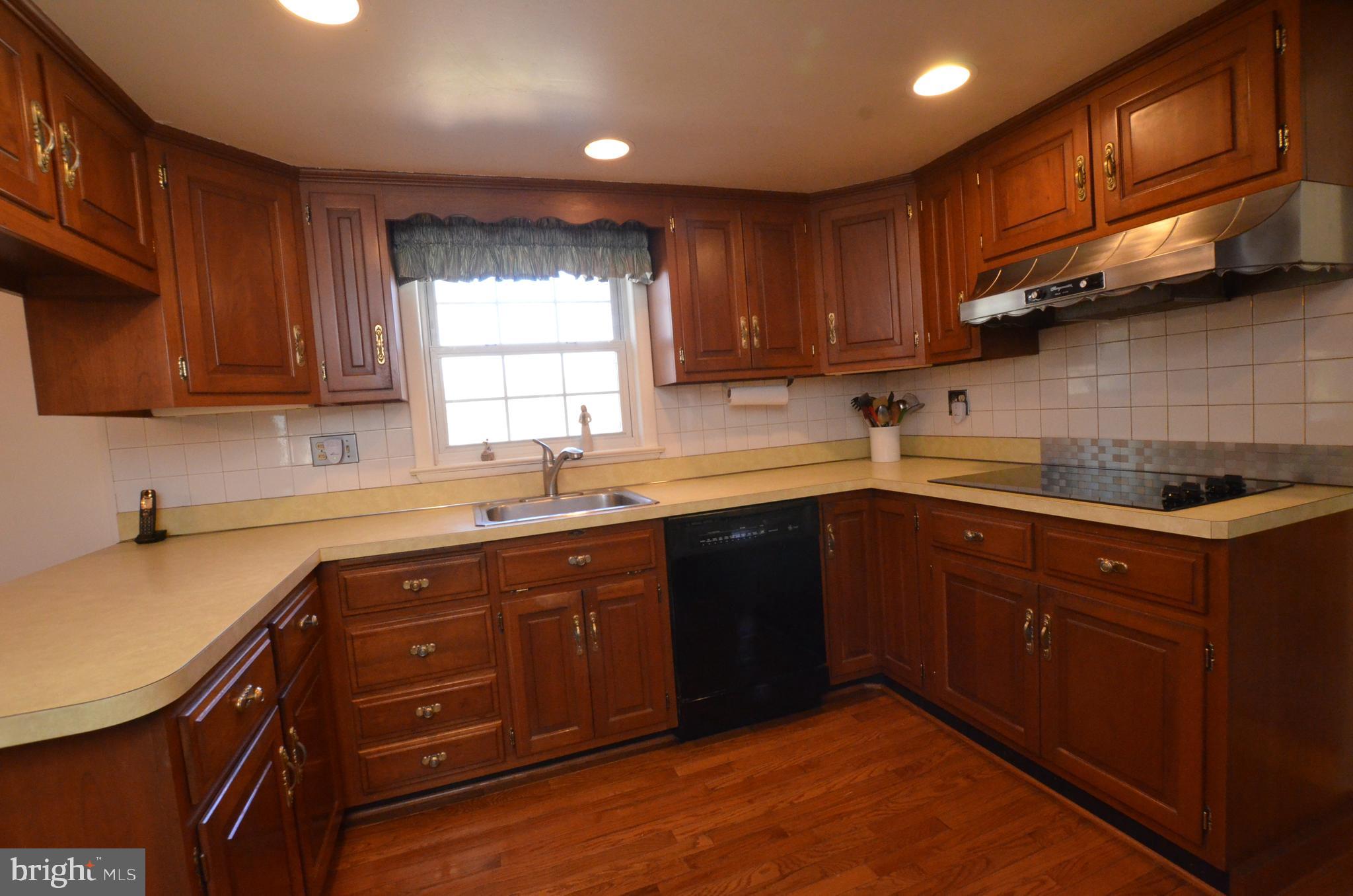 307 Hannes Street Silver Spring, MD 20901 - Photo 11 of 37