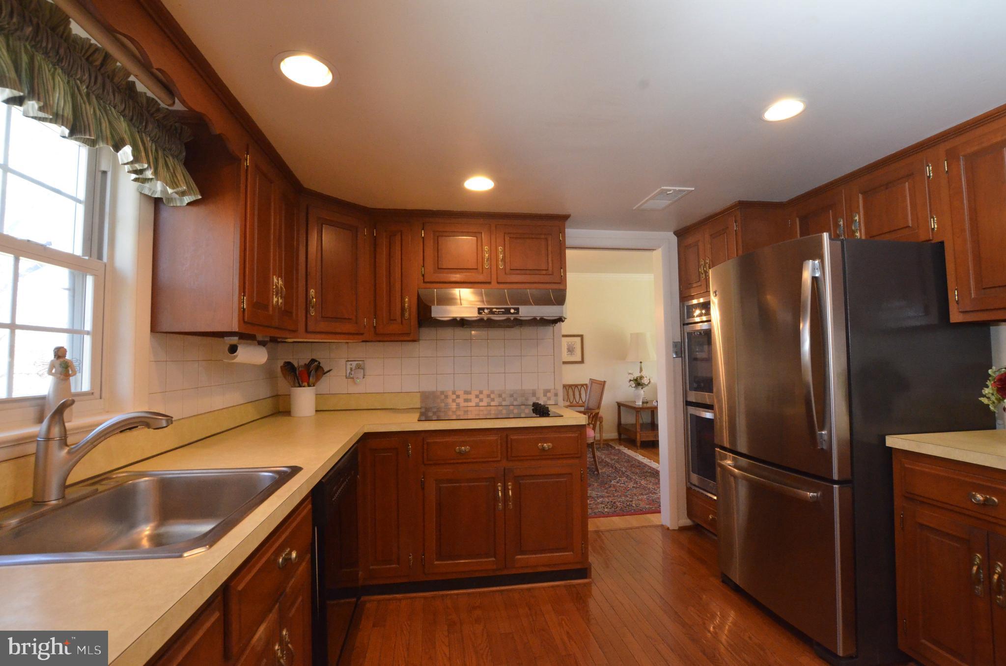 307 Hannes Street Silver Spring, MD 20901 - Photo 4 of 37