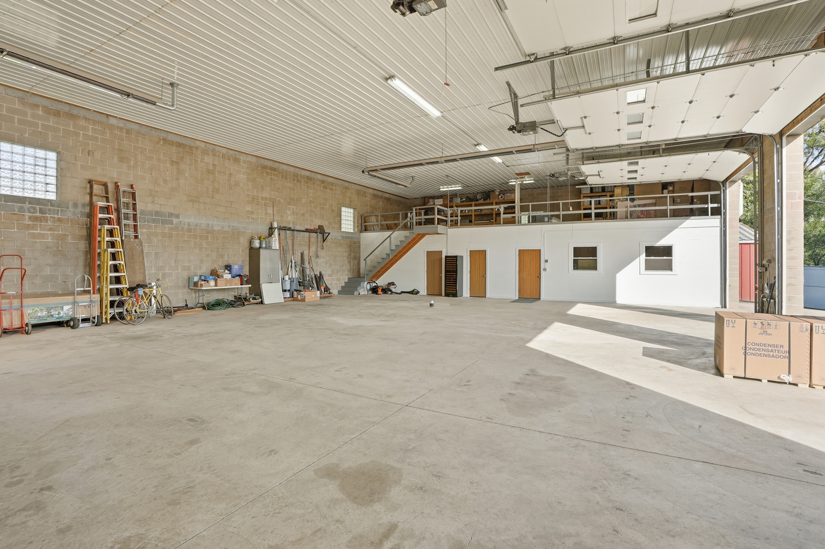 1702 South Dixie Highway Crete, IL 60417 - Photo 12 of 50 a view of a white building