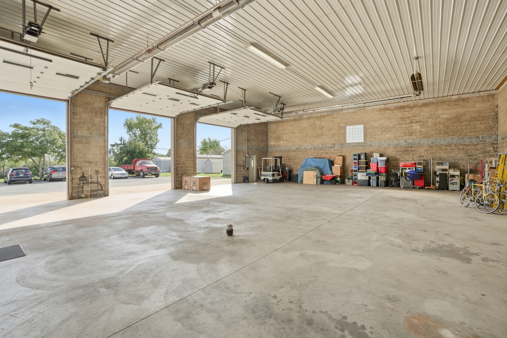 1702 South Dixie Highway Crete, IL 60417 - Photo 17 of 50 a view of a room with gym equipment
