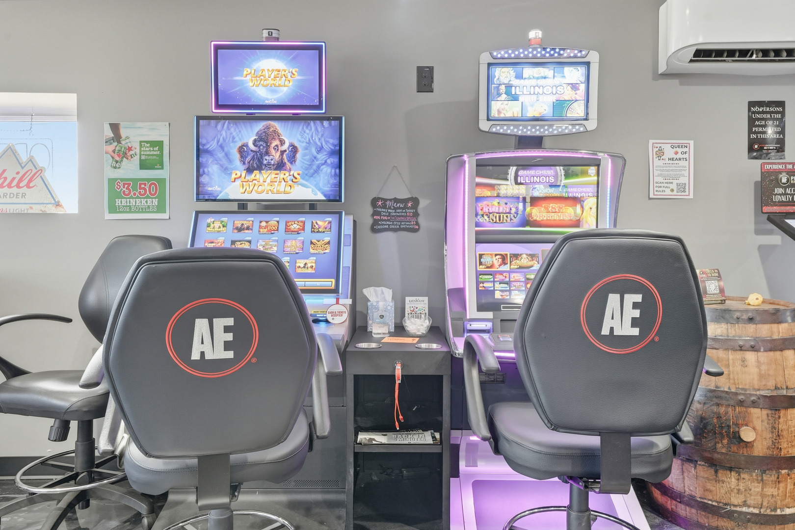 1702 South Dixie Highway Crete, IL 60417 - Photo 30 of 50 a front view of a livingroom with furniture and furniture