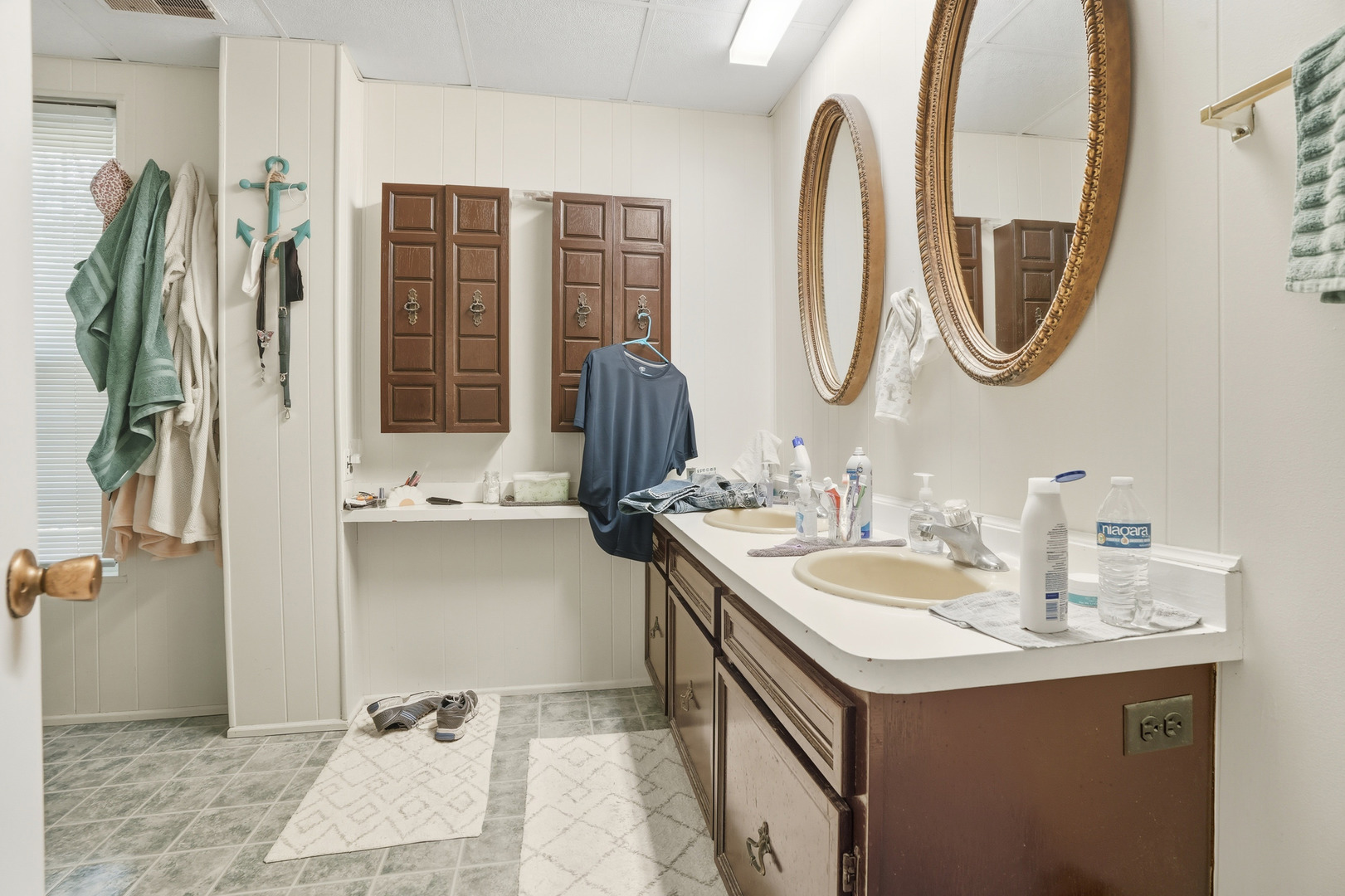 1702 South Dixie Highway Crete, IL 60417 - Photo 43 of 50 a bathroom with a sink and a mirror