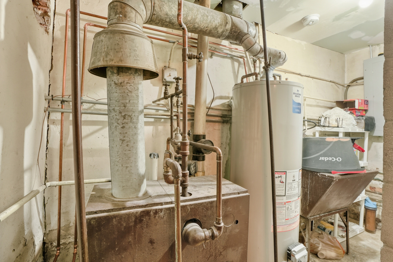 1702 South Dixie Highway Crete, IL 60417 - Photo 47 of 50 a bathroom with a sink and a mirror