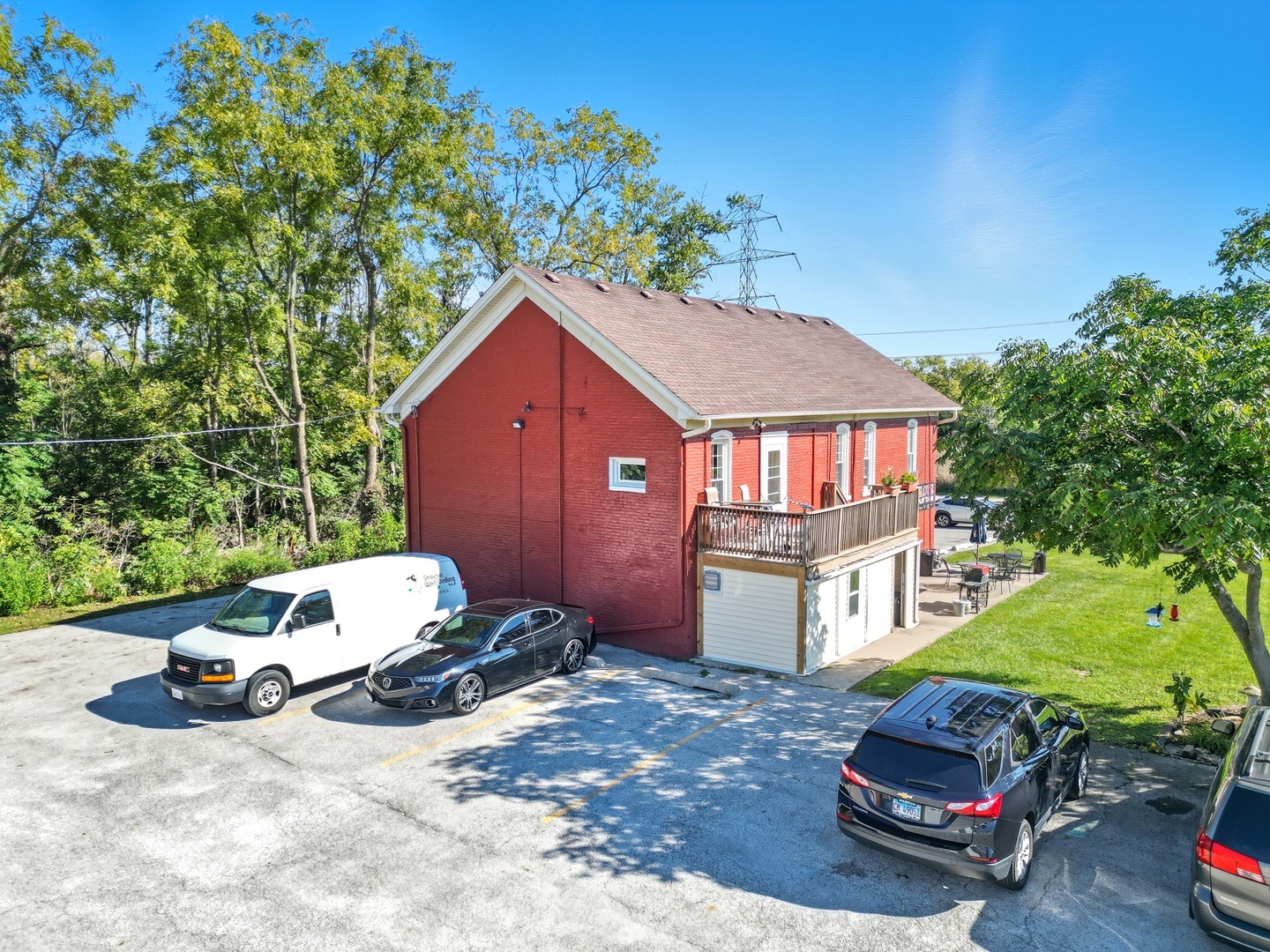 1702 South Dixie Highway Crete, IL 60417 - Photo 7 of 50 a car parked in front of a house with a yard
