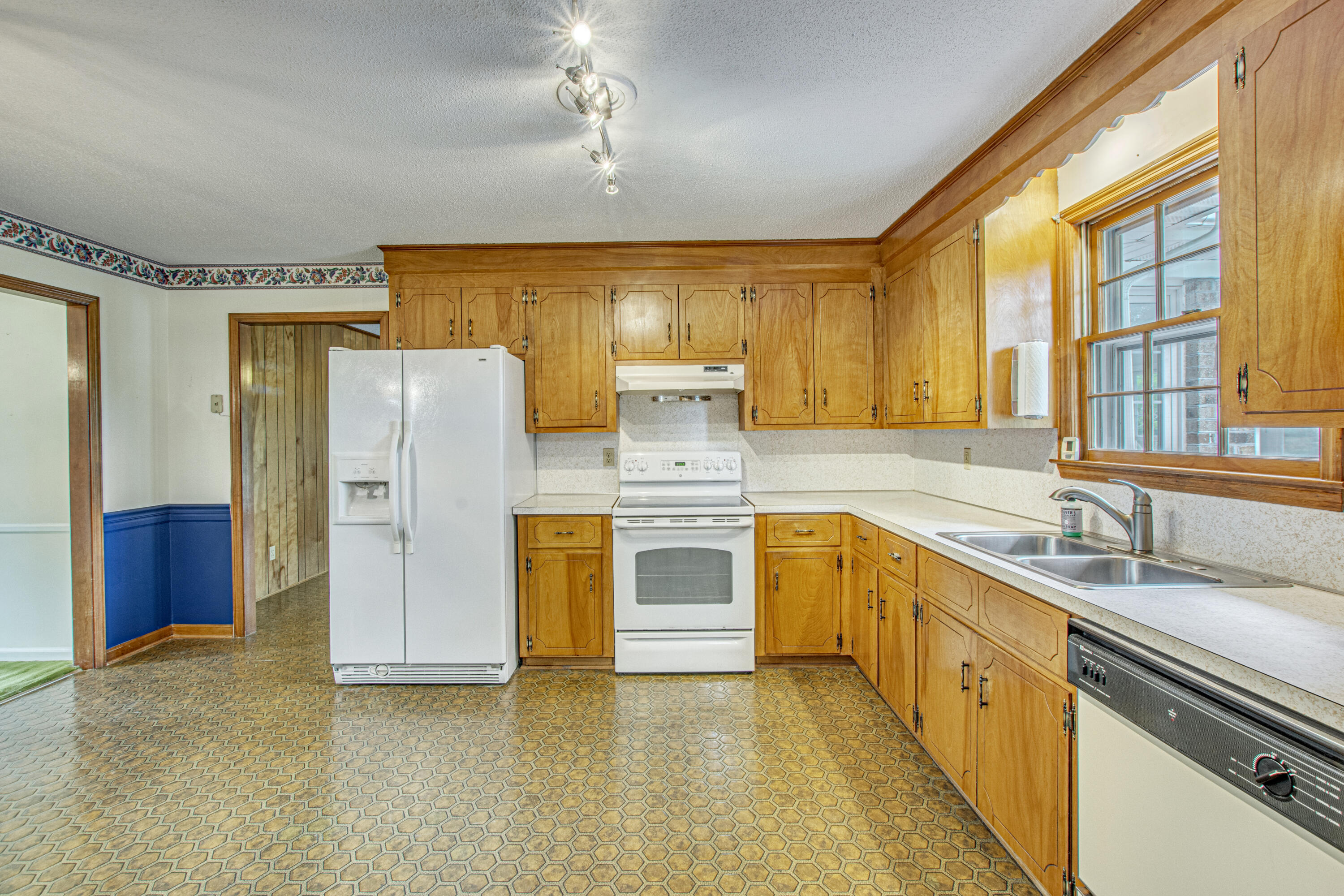 1895 Fish Road Ridgeville, SC 29472 - Photo 14 of 26 33