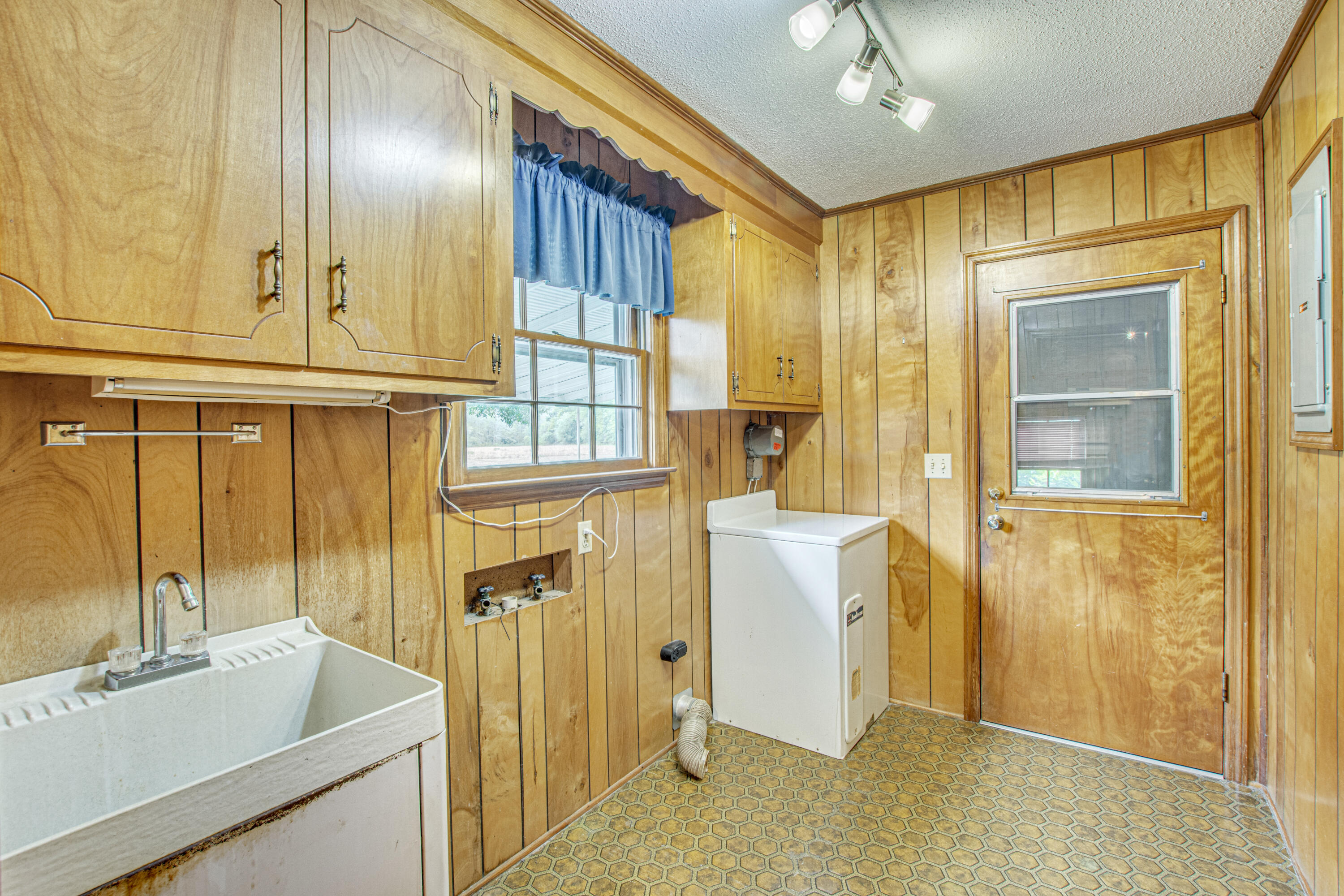 1895 Fish Road Ridgeville, SC 29472 - Photo 15 of 26 34