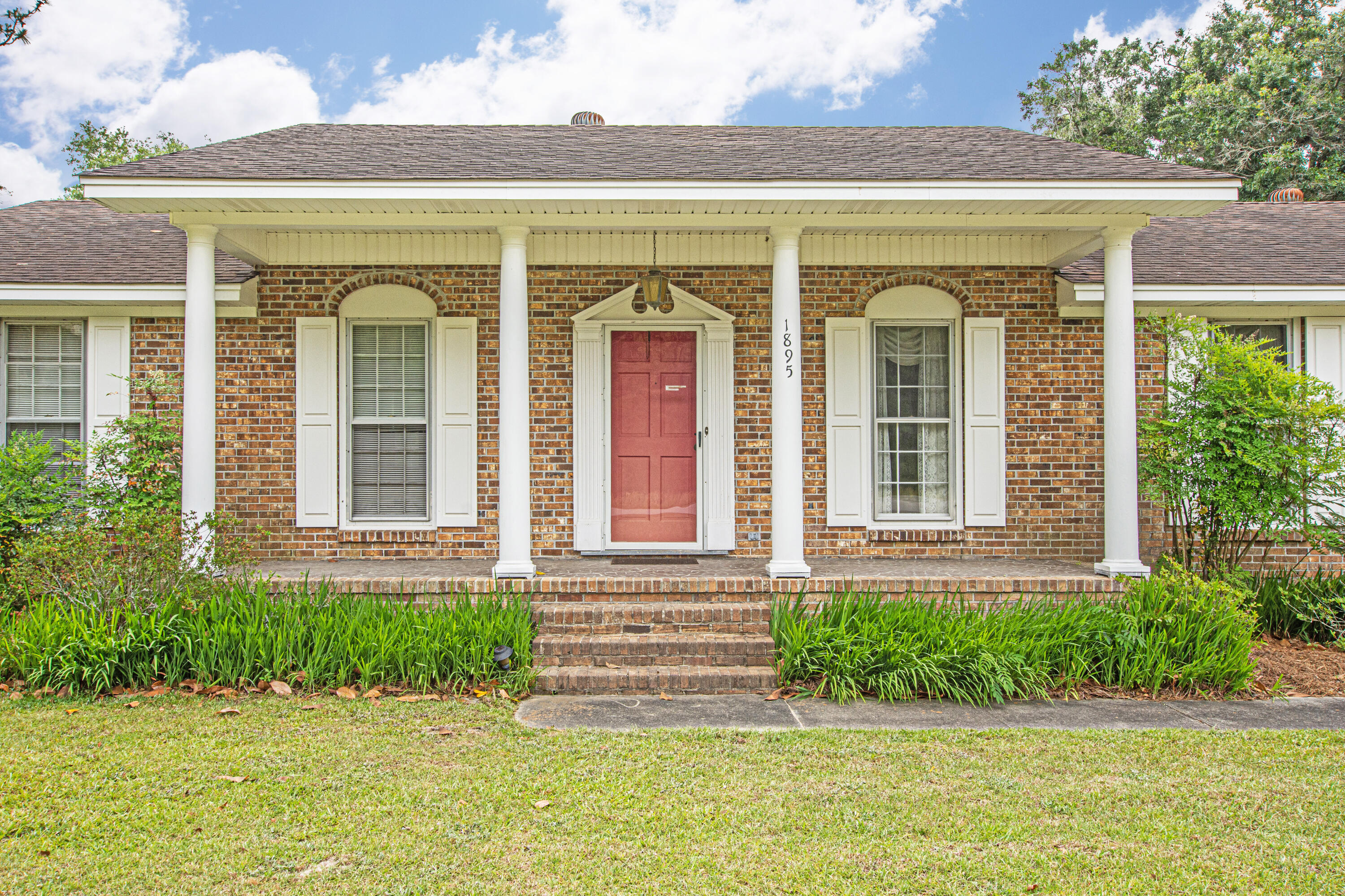 1895 Fish Road Ridgeville, SC 29472 - Photo 2 of 26 0-16