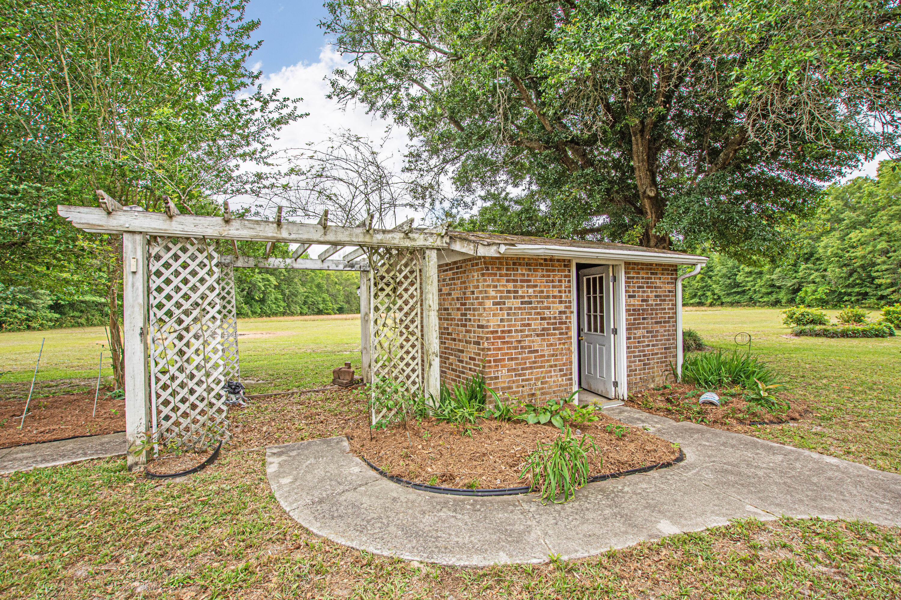 1895 Fish Road Ridgeville, SC 29472 - Photo 8 of 26 0-4