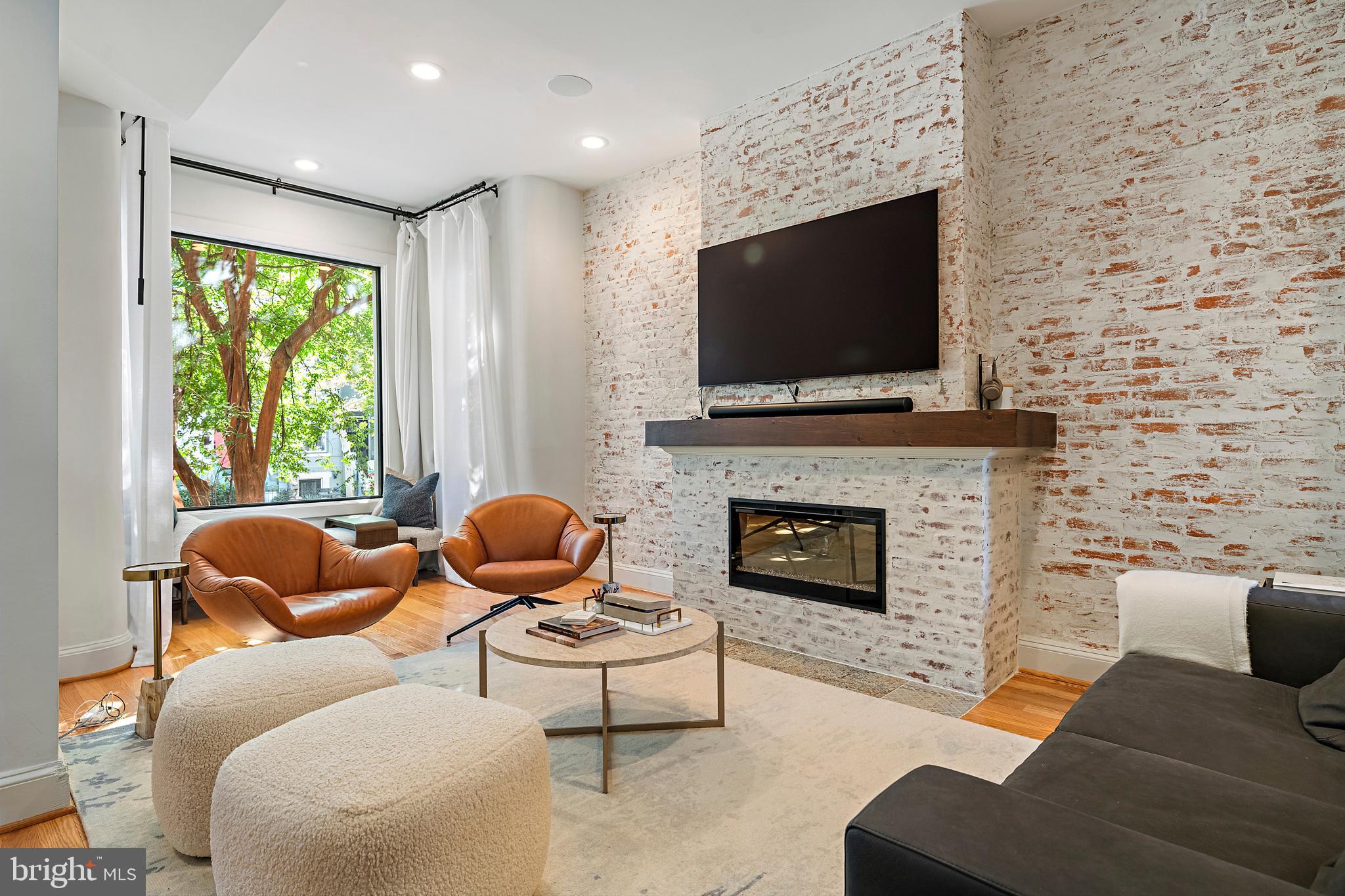 55 S Street Northwest Washington, DC 20001 - Photo 4 of 39 Living Room: 55 S St. NW
