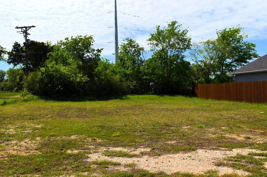 354 Preston Road Mabank, TX 75147 - Photo 2 of 4 a view of a yard
