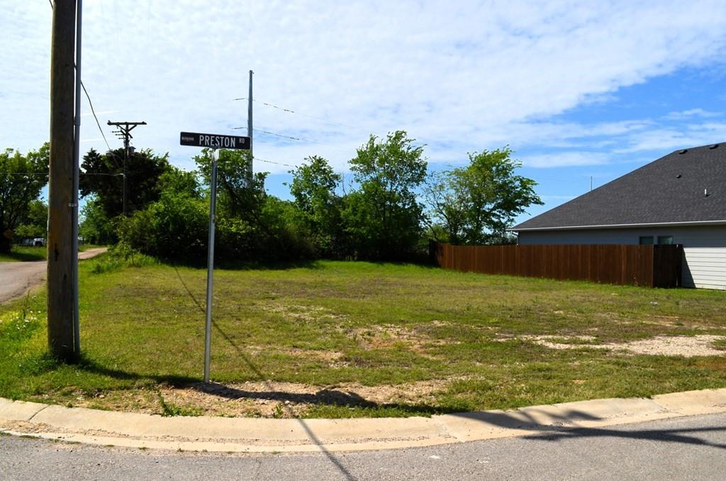 354 Preston Road Mabank, TX 75147 - Photo 4 of 4 a view of a house with a yard