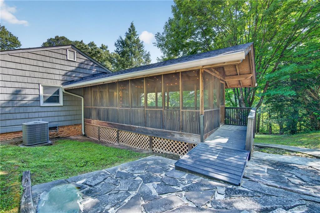 188 Hillendale Drive Toccoa, GA 30577 - Photo 22 of 40