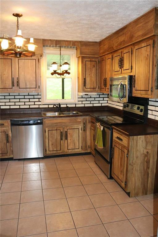 121 Hixson Lane Connellsville, PA 15425 - Photo 7 of 25