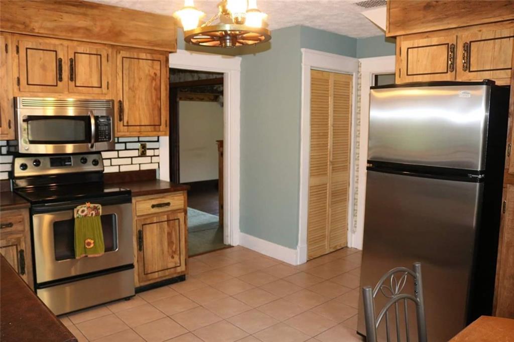 121 Hixson Lane Connellsville, PA 15425 - Photo 9 of 25
