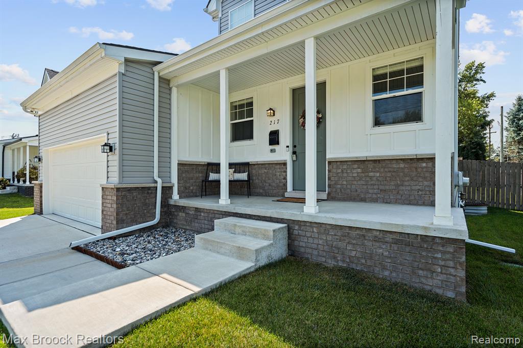 217 Clinton Street Romeo, MI 48065 - Photo 2 of 34