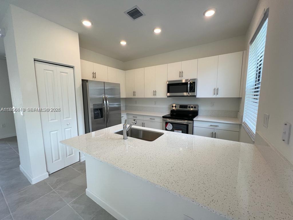 24576 Southwest 119th Place, Unit 24576 Homestead, FL 33032 - Photo 2 of 12