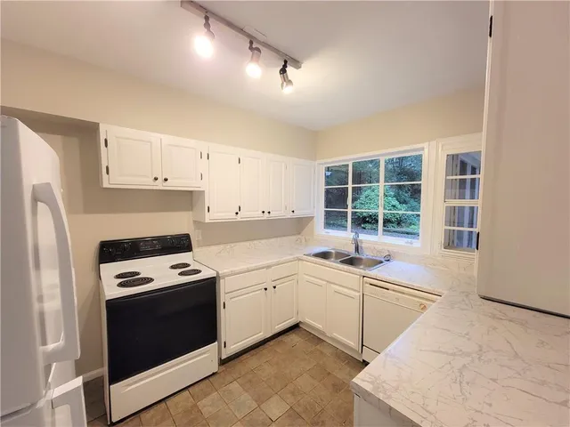 $2,800 | 1321 Stillwood Drive Northeast, Unit B, Atlanta, GA 30306