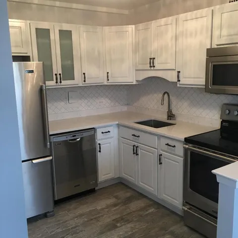 $1,725 | 6161 North Hoyne Avenue, Unit 512, Chicago, IL 60659